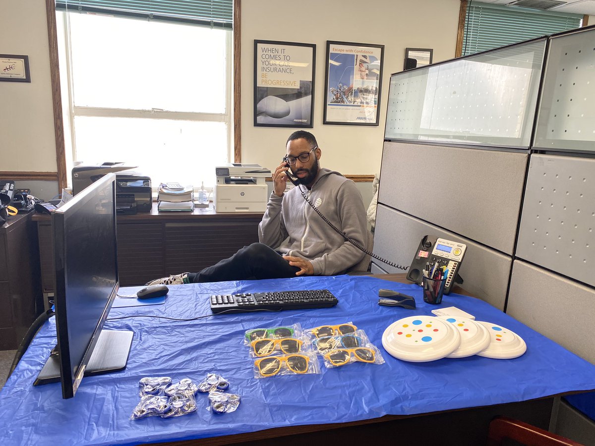 MidATLMonopoly's tweet photo. TAX SEASON IS HERE, whether you get a decent tax refund or not @ATT has your back w/ promotions on both phones and entertainment. Major s/o to the tax office of Christian Gonzalez for allowing us to share their space for the day. #MAStaxRETURN @jillmill321 @ka901s @CristianG240 https://t.co/rtjHQjh5hv