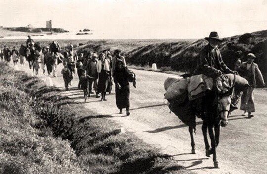 grancocolio's tweet photo. Hay que recordar para que esto no se olvide.

Hoy hace 83 años del genocidio que llevó acabó el franquismo en la carretera de Almería. 5.000 personas huían de las tropas de Franco cuando fueron asesinadas por los aviones y por mar del régimen fascista. No hay que olvidar esto. https://t.co/vUp5rgWxEc