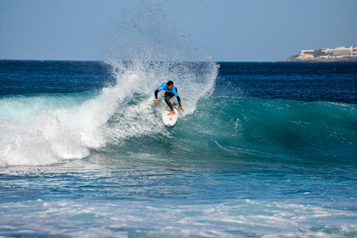 quekasurfer's tweet photo. El nacional Bryan Pérez, llegó a tercera ronda en Tenerife, España. Siguiente parada del @wsl es @WSLBrasil @indeselsalvador https://t.co/tjPknIwxXL
