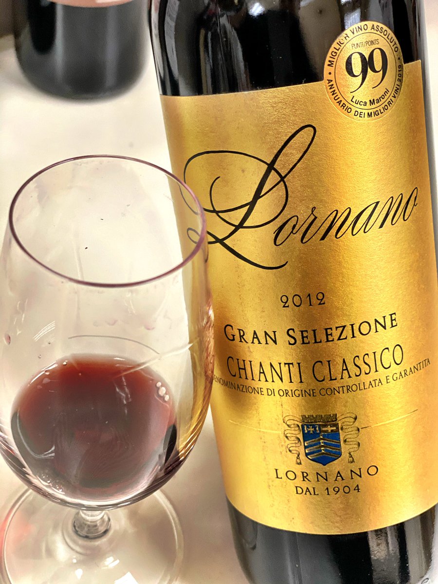 Gran Selezione was developed to denote wines of superior quality. And this #chianticlassico was impressive. And! It’s the first time you see me post something reviewed by this gentleman as our palates couldn’t be more far apart. But this one time🤷🏻‍♂️ money! Just ignore the scores