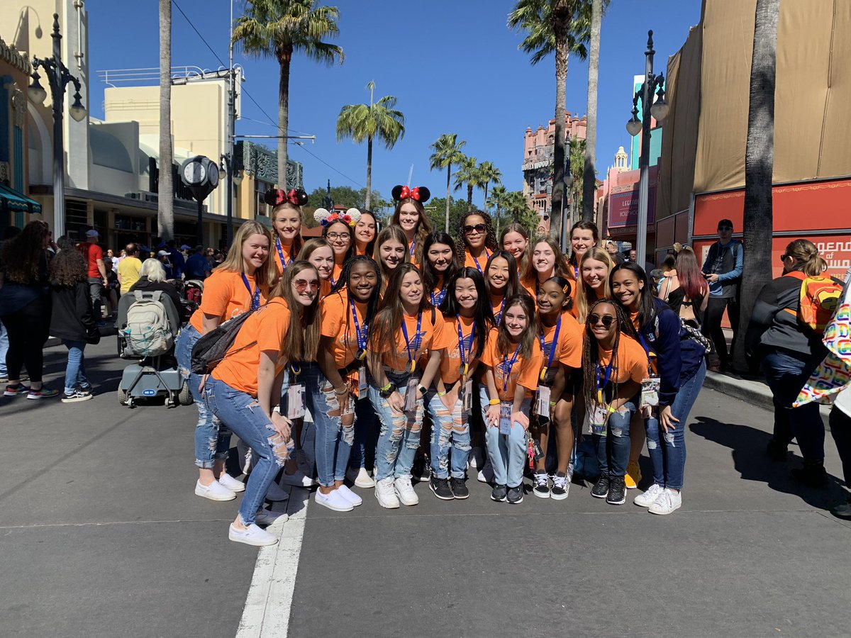 It’s a beautiful day for Hollywood Studios! #gosharks #whereisstarwars #towerofterror