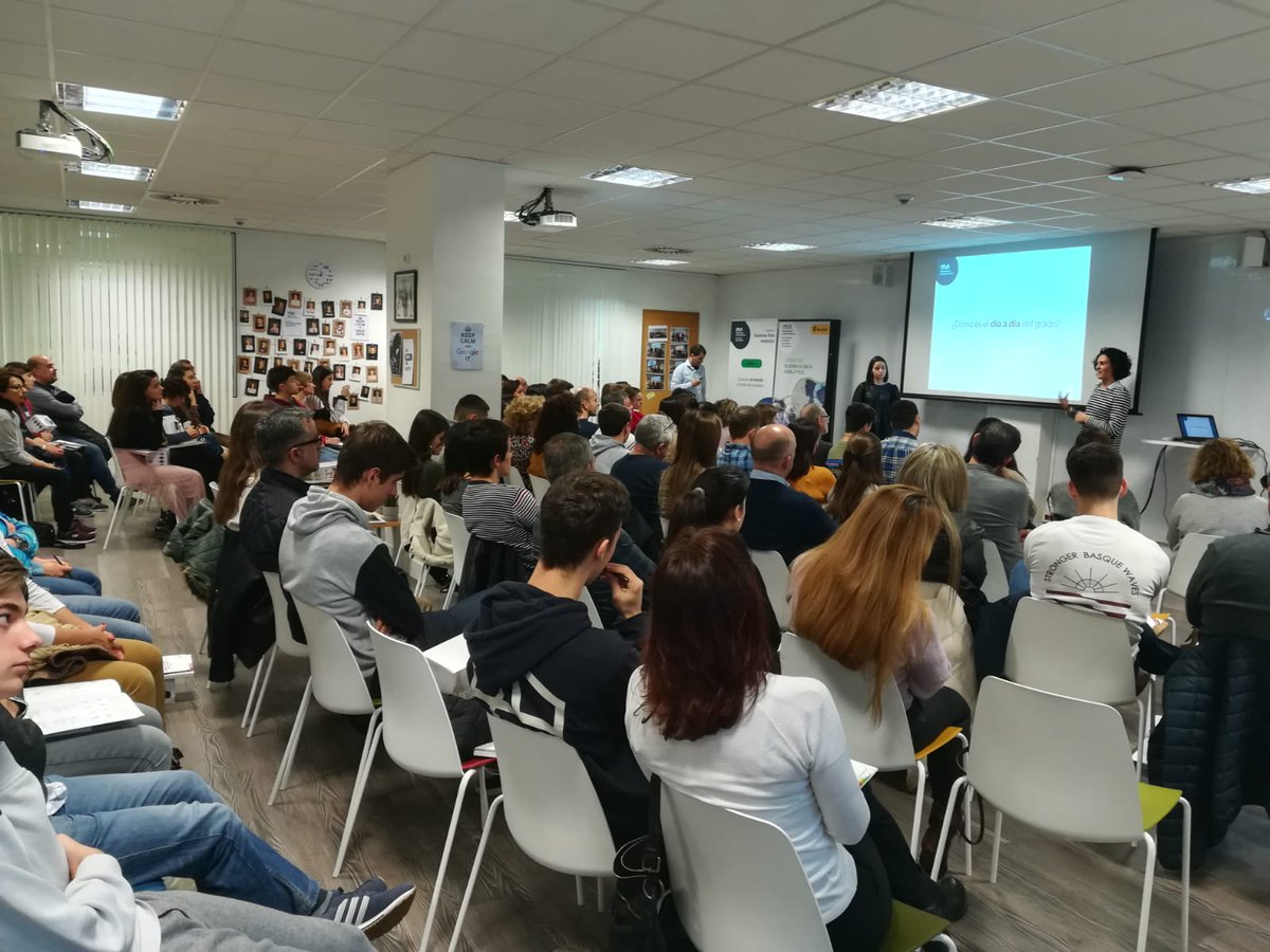 MUAnalytics's tweet photo. Hoy hemos tenido la segunda jornada de puertas abiertas. Además, hemos tenido como invitadas a @AstondoaElene y @JanireAmesti alumnas del Grado en Business Data Analytics para que compartan su experiencia en el grado. https://t.co/LKLcfbMW5h