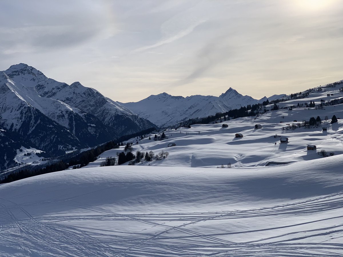 RogerNeukom's tweet photo. Ein Super Skitag โท๐ฟ ๐ โ๏ธ๐ im Skigebiet Val Lumnezia / Obersaxen. @Graubunden @graubuendner @SurselvaTourism @SchweizAlps #lumnezia #vallumnezia #obersaxen #skifahren #sonne #taldeslichts #vella #tegiabar #canorta #alpsezner https://t.co/6gRXDZGkH5