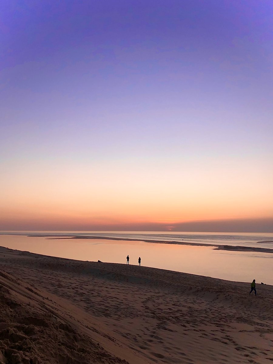 BordeauxHeather's tweet photo. Climbed la Dune du Pilat for the sunset https://t.co/ZawPzrTffU