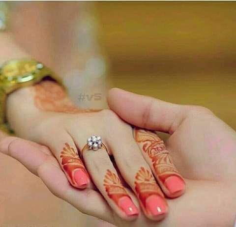 मुझे संसार की...
सारी प्रेम कहानियॉं पसंद है...

किंतु तुम्हारी नही...
चाह कर भी नही...

प्रेम जंगल राज चाहता है...
शेर की तरह..!!!