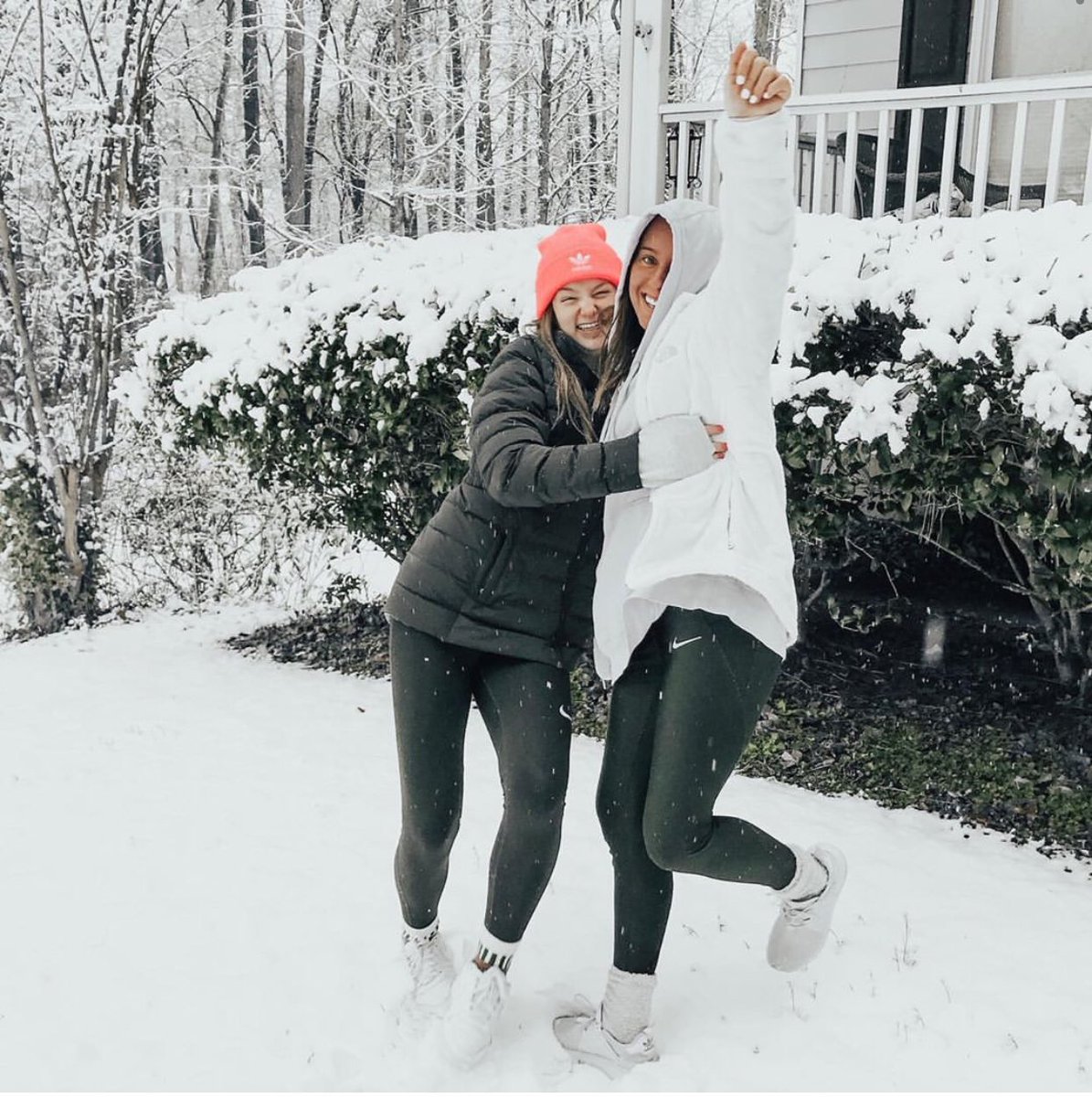 ImAprilNotMay's tweet photo. I’m supposed to be on my way to the beach and this BS happened. 🤦🏻♀️🙄 Hoping to leave soon. One of us is happy to see the snow. I am not that one. 🚫❄️🙅🏻♀️ #ThisIsATL https://t.co/4vwwQEJ0uv