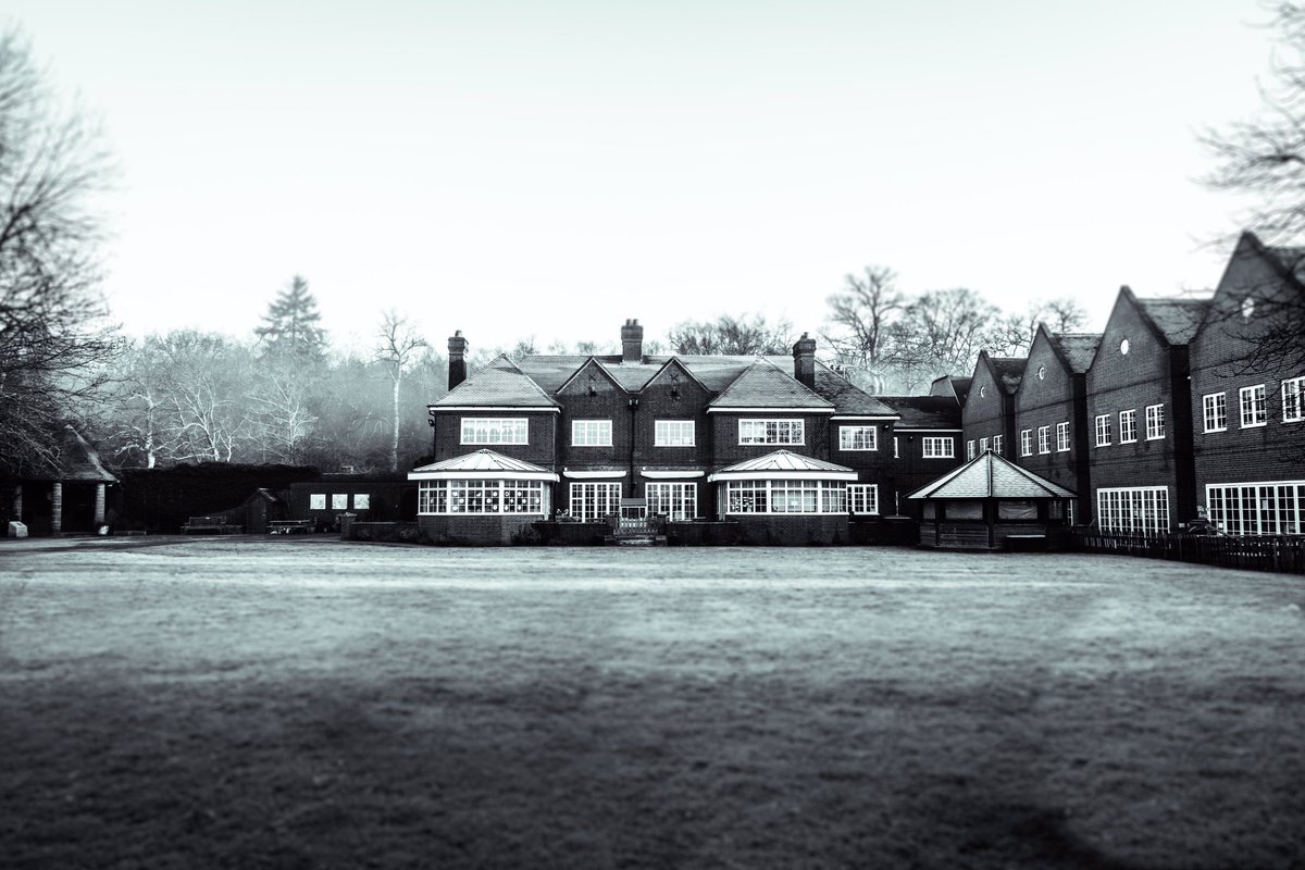 chefsteveCF's tweet photo. These winter mornings really make me appreciate this beautiful school and grounds how lucky i am to be apart of its success.@ChartwellsInd @NicolaCowellCF @CoworthFlexSch https://t.co/OiN5rFj54f