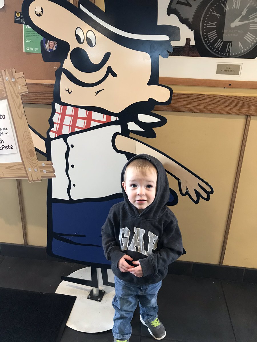 laneely's tweet image. Easton wanted a picture with #PizzaHutPete