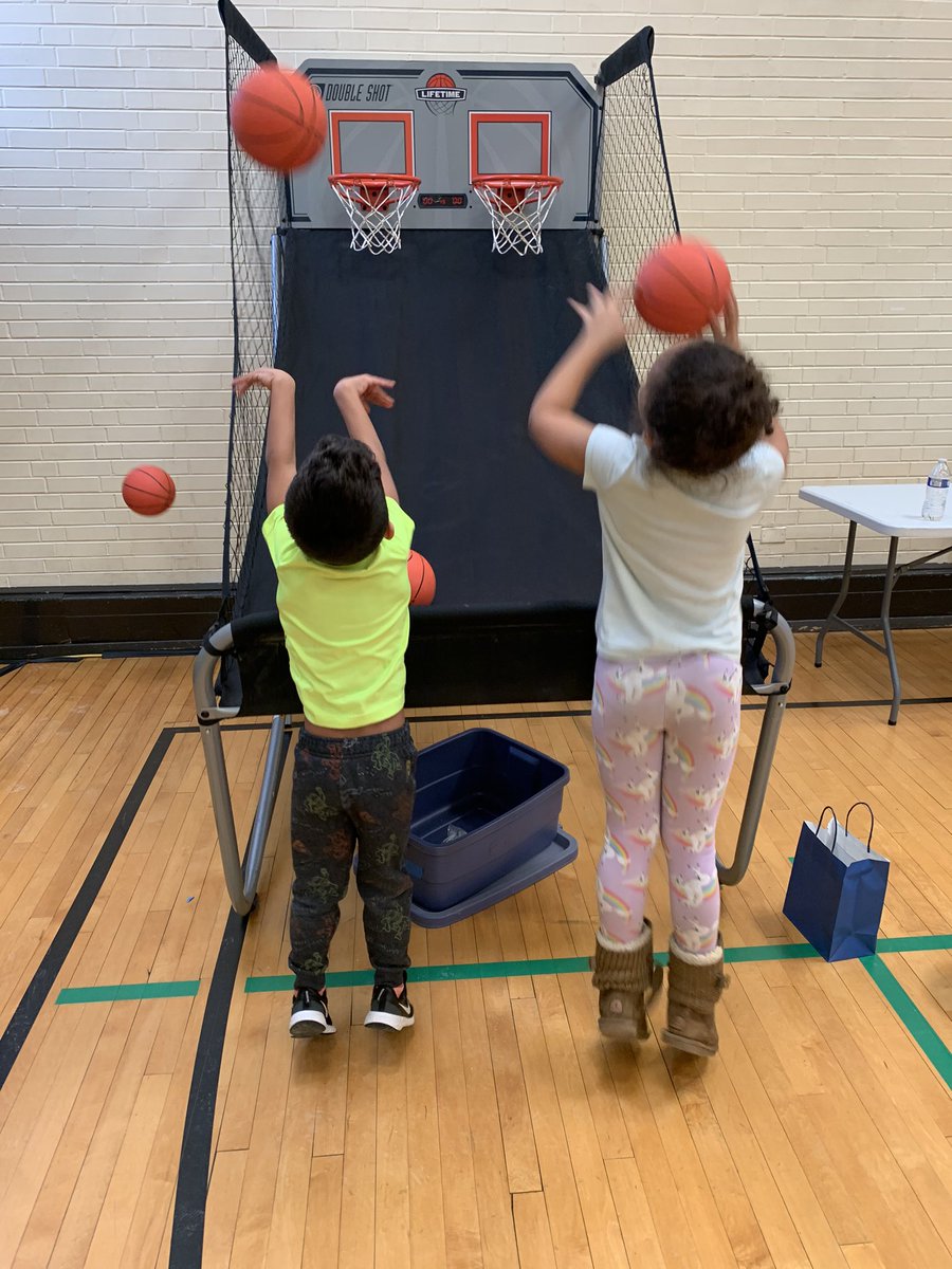 Props to <a href="/BearsLongfellow/">Longfellow School PTO</a> for being inclusive and hosting a sensory hour at their Winter Carnival! #WeAreD97 #YouGottaBe