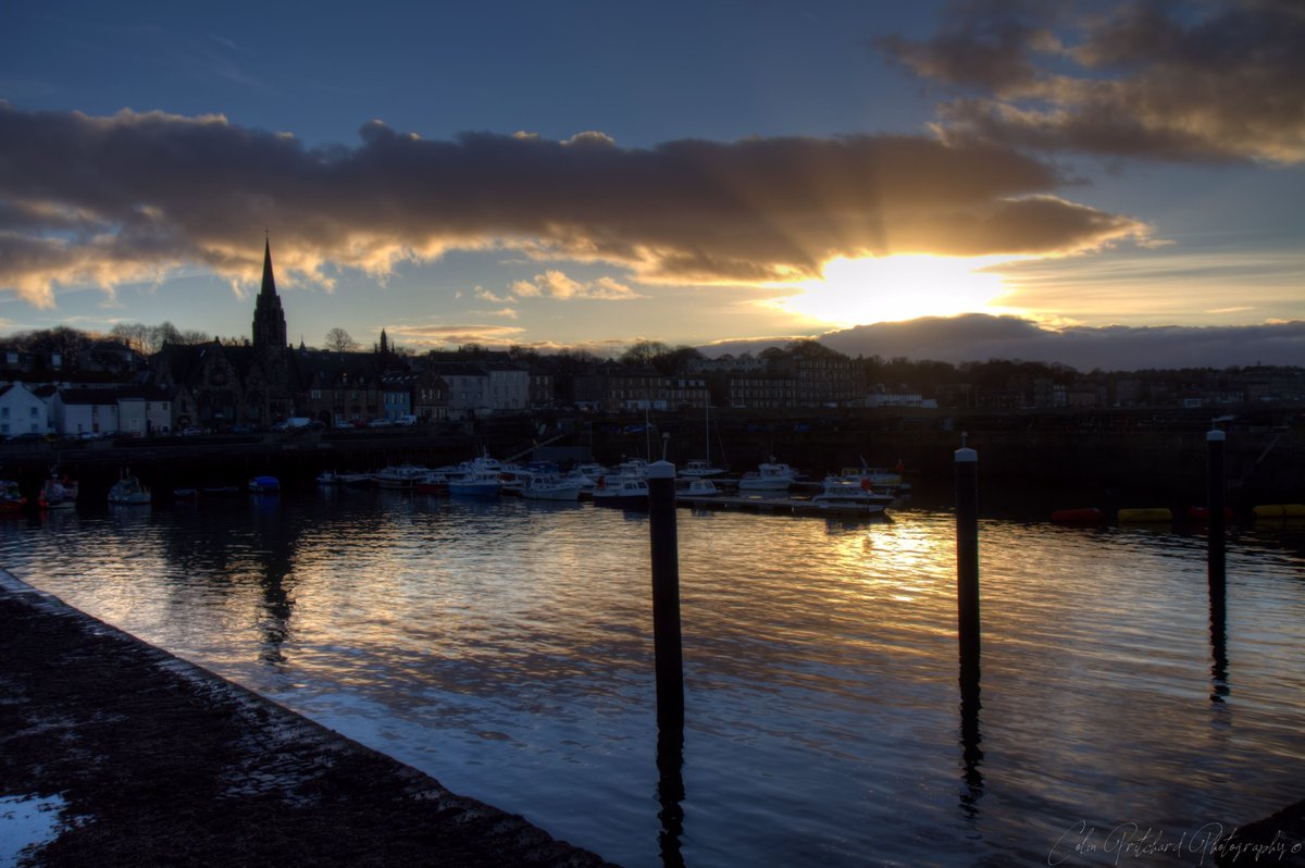 c2seven's tweet photo. #LeithWaterfront #Sunset #OUStudentsOnTour https://t.co/VSJPDmJofr