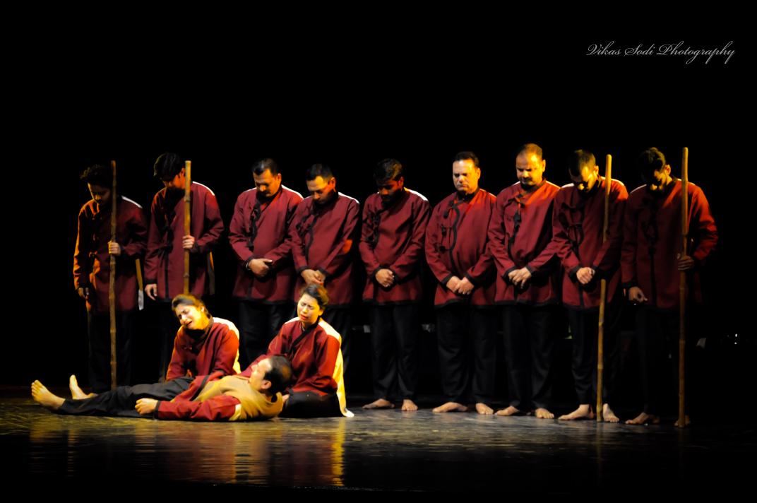 jmuencyclopedia's tweet image. Theatre group Natrang today staged its Dogri play ‘Mahabhoj at Abhinav Theatre Jammu. Written by Mannu Bhandari, translated in Dogri by Prof. R.N Shastri, the play Mahabhoj is innovatively directed by @bThakurNatrang (BalwantThakur) 
Pc @VikasSodi
#jammuencyclopedia  #dogriplay