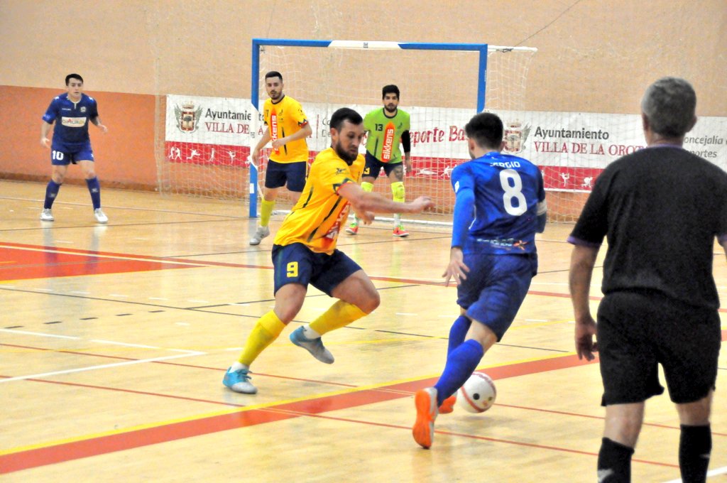 CDSalesianosCDS's tweet photo. ⏳ Descanso en el #Quiquirá
🏆 #2DivBGrupo6 #J17
🔵 @CDSalesianosCDS (0-0) @BugedoFS
👉 #VamosCDSTenerife #S23NextLevel #SiempreSeré #20aniversario https://t.co/0QgMaYV5yR