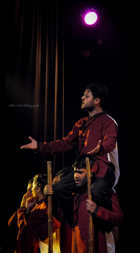 jmuencyclopedia's tweet image. Theatre group Natrang today staged its Dogri play ‘Mahabhoj at Abhinav Theatre Jammu. Written by Mannu Bhandari, translated in Dogri by Prof. R.N Shastri, the play Mahabhoj is innovatively directed by @bThakurNatrang (BalwantThakur) 
Pc @VikasSodi
#jammuencyclopedia  #dogriplay