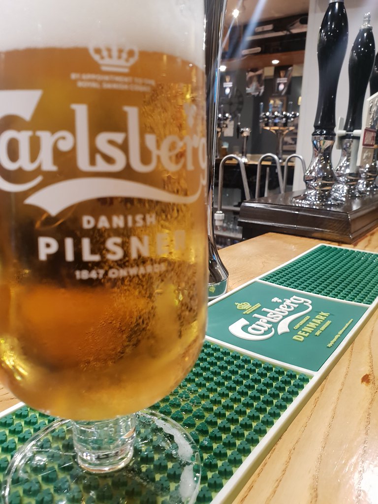 TolsonLeigh's tweet photo. @bootlegger1974 Cheeky couple of pilsners before home time, tough day 😉 https://t.co/QblQgK7PTb