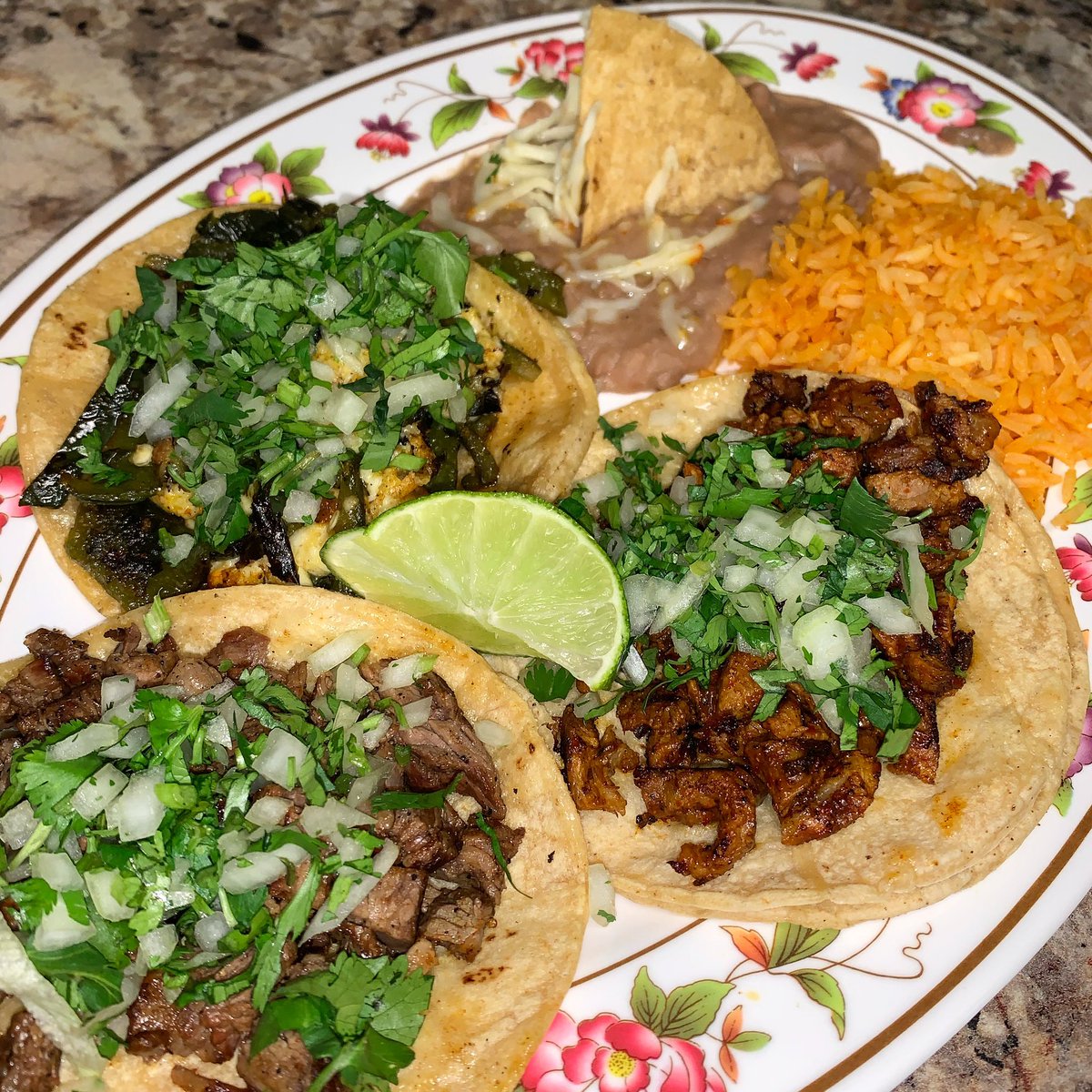 tacotlantacos's tweet photo. 🚨 What time is it? It’s taco time! 🚨
Come get a taco dinner (3 tacos, rice and beans) for only $9 bucks this weekend! 4312 w Fullerton or 773-666-5269 for pick up!
MUST SHOW AD TO SERVER! See you soon!
.
.
.
#tacos #tacodinner #hermosa #chicago #logansquare #chicagoeater https://t.co/YoFpxXEw2Z