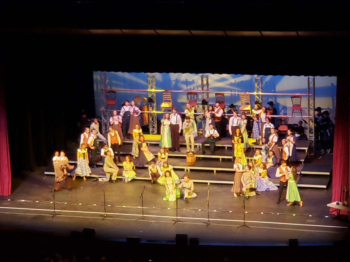 BAPSFineArts's tweet photo. BA SHOW CHOIRS ARE AMAZING! @BAShowChoirs @BASchools @BAHSTigers https://t.co/xt4YZSpGT2