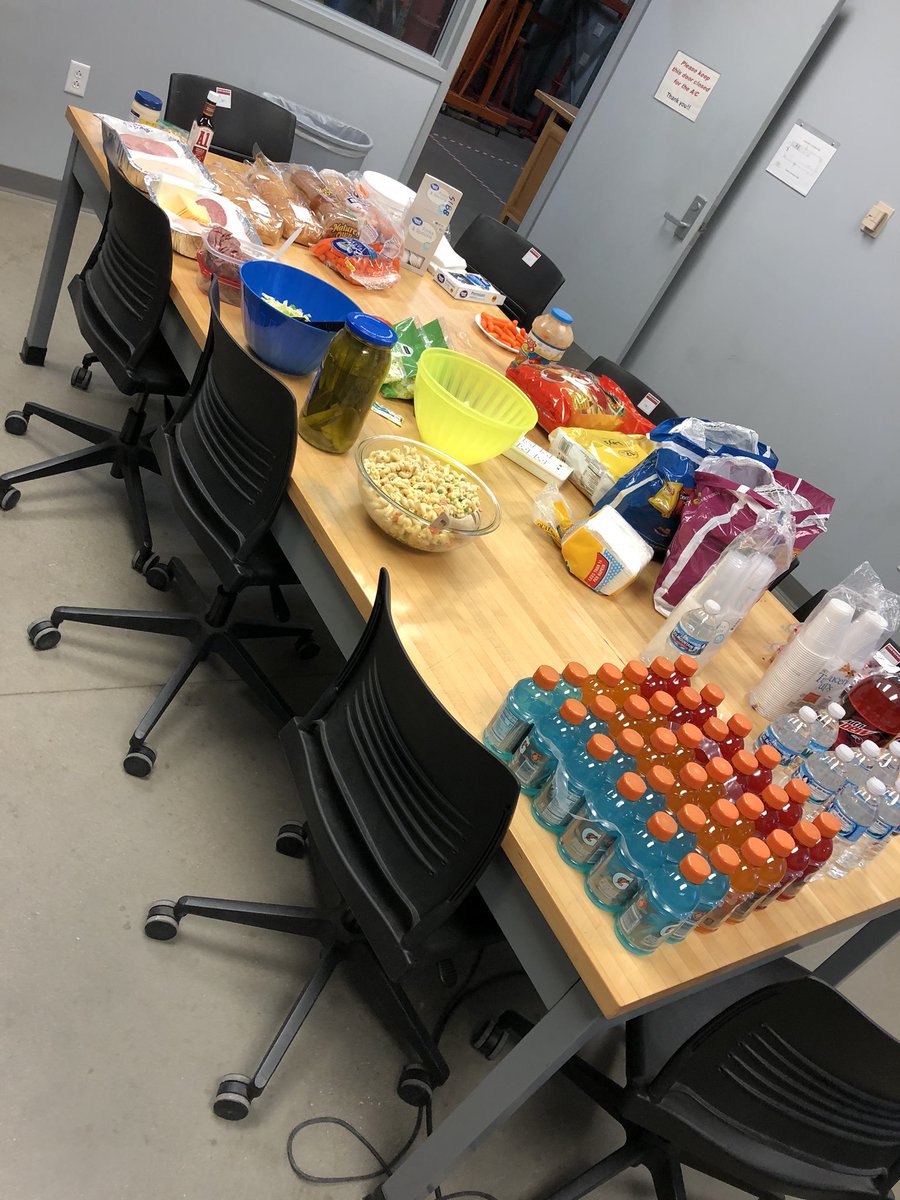 Area5188's tweet photo. Thank you parents for donating food for lunch! #first #parentboosterclub #givethanks https://t.co/Zcvh2JsEGm
