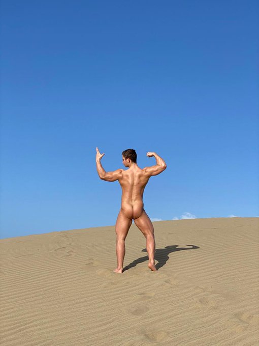 Flexing in the middle of nowhere 💪 https://t.co/eEmay2Yixu