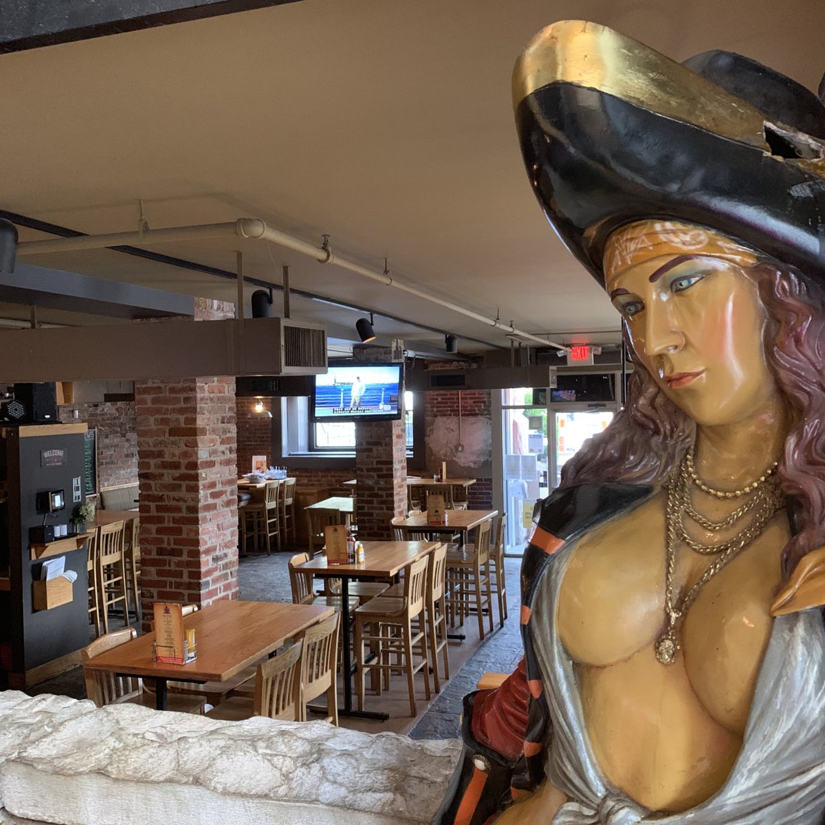 CitiviewLou's tweet photo. Dine at Bluegrass Brewing Company in Louisville Kentucky - Louisville Article - Citiview Travel Guide 👉🏽https://t.co/MM1ApohO11 Read our review and watch the video! Bluegrass Brewing Company - Arena https://t.co/ReobUgkpZO