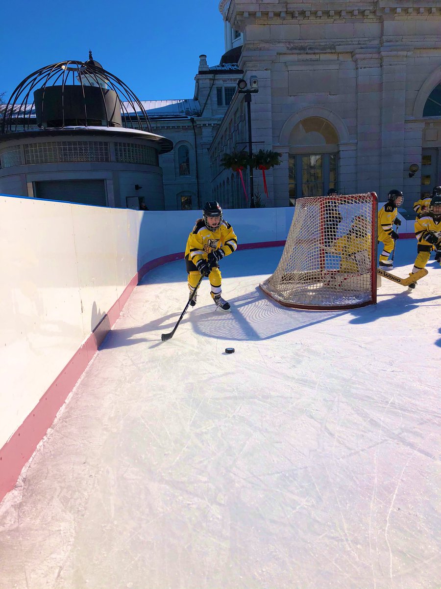 bbeazer7's tweet image. Thank you @downtownktown for inviting me to step on the ice with these awesome girls!! #FebFest!! #hockeydayincanada @PWHPA @k_icewolves #ForTheGame