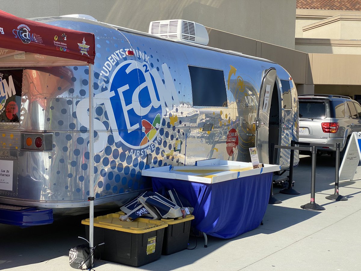 MVUSDPD's tweet photo. #MVUSDSTEAMUnityExpo2020 is in full effect. Hundreds of community members of all ages have arrived for our annual STEAM conference. This hand on event was created to inspire our young students to engage in the STEAM field. https://t.co/MH05zZGRe5