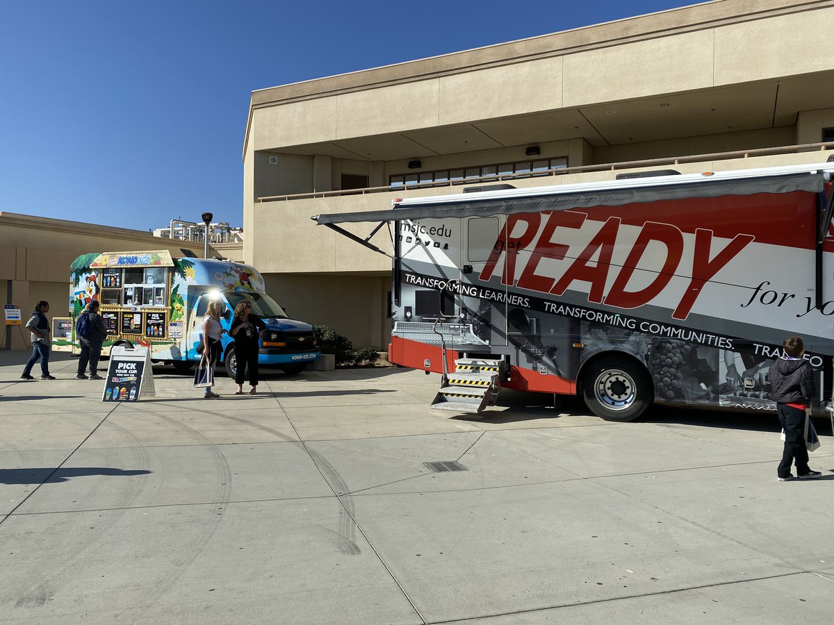 #MVUSDSTEAMUnityExpo2020 is in full effect. Hundreds of community members of all ages have arrived for our annual STEAM conference. This hand on event was created to inspire our young students to engage in the STEAM field.