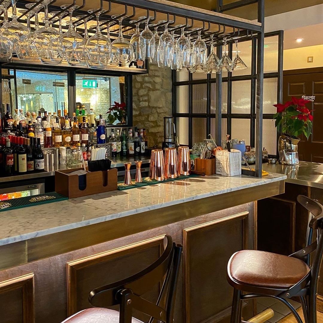 bandookkitchen_'s tweet photo. Ready for another busy night in Milsom Place! 🍸🥂🍴
📸: frankiethomas
#pullupastool #saturdaynight #milsomplace https://t.co/qS8NspPEP1