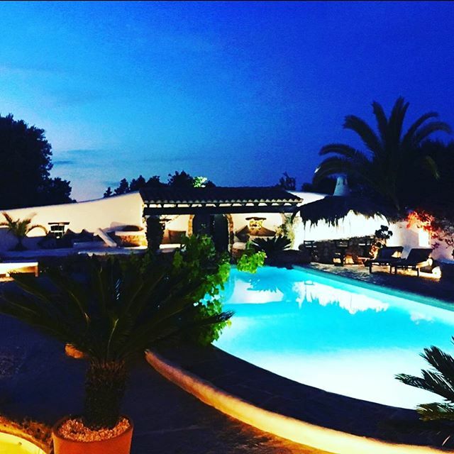 Dusk at Can Verru. This is often the time when the pool area is deserted, as our guests are freshening up after a day of lounging in the sun, and preparing for the night ahead...
What will you have planned for a blissful Ibiza night?

#ibiza #ibizadreams #ibizanights #holida…