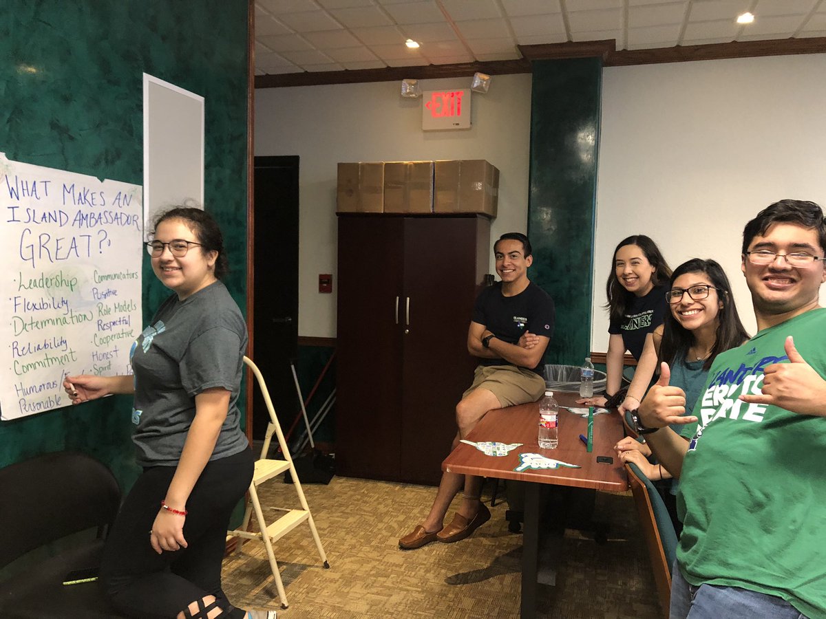 TAMUCC_IAs's tweet photo. Island Ambassadors working hard at our first training of the semester! https://t.co/uq9VItq40I