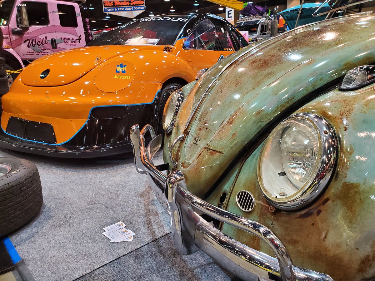 DustinKnowles64's tweet image. At the World of Wheels @BJCC with 2 of the baddest @VW #Bugs in the south. Show is open until 9pm tonight and 10a-6p tomorrow.