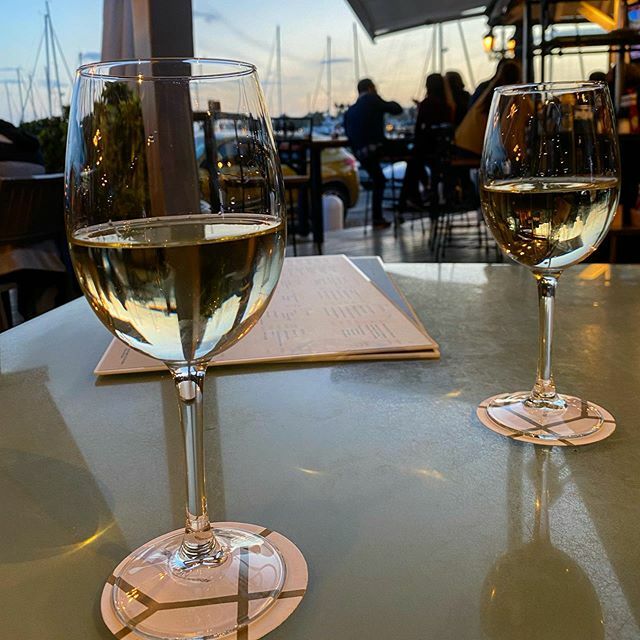 Cheers to the weekend 🥂 #sotogrande #style #foodie #wine #weekend #goodlife #portview #yachts #yummy #igerscadiz #Cadiz #Spain