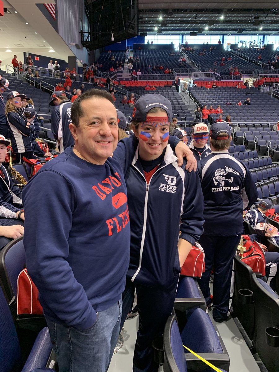 Angie4_10_Z's tweet photo. Go Flyers #dayton6th https://t.co/zYI714g4j2