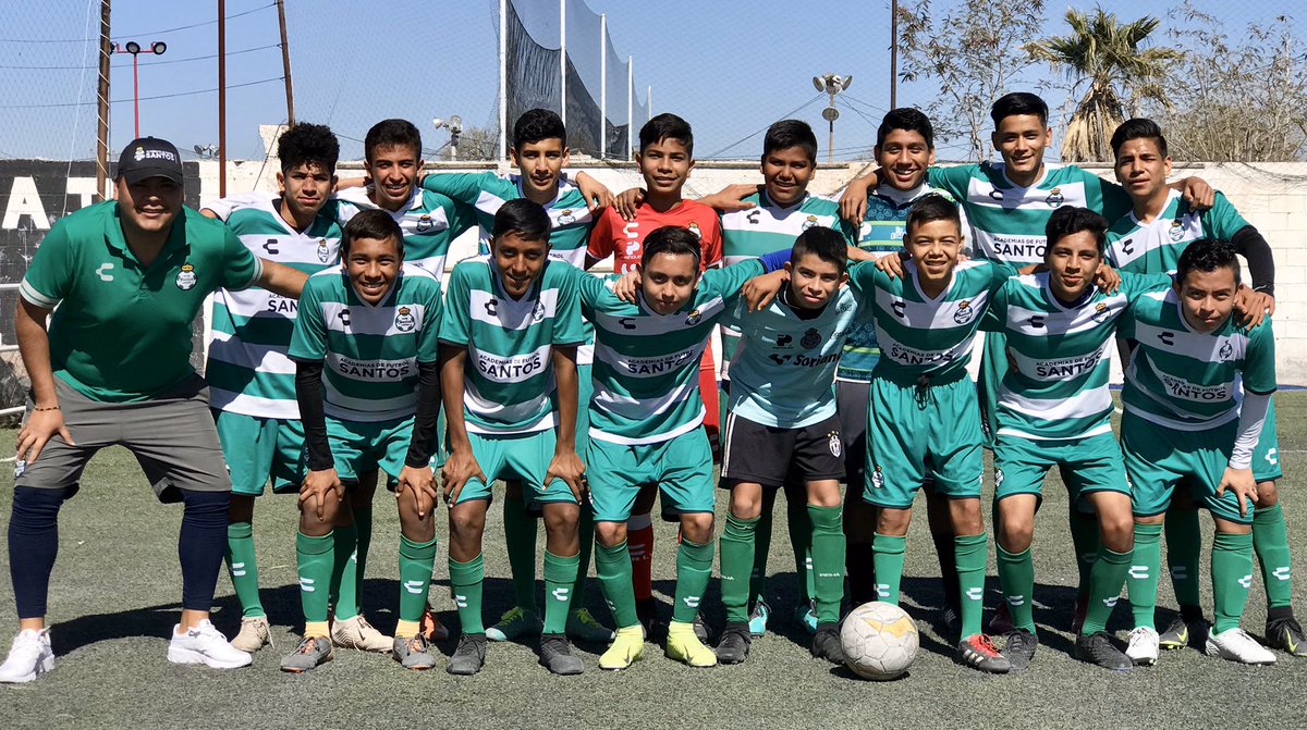 Atl_Torreon's tweet photo. Nuestra categoría Juvenil comenzó con victoria su participación en la liga Juvenil de las instalaciones de Liga Premier. 🇳🇬🏆⚽️

#GanarSirviendo #FutbolConValores #ASTorreon #LosSueñosSonParaCumplirse #JuntosTodoEsPosible https://t.co/PS2noQc8SV