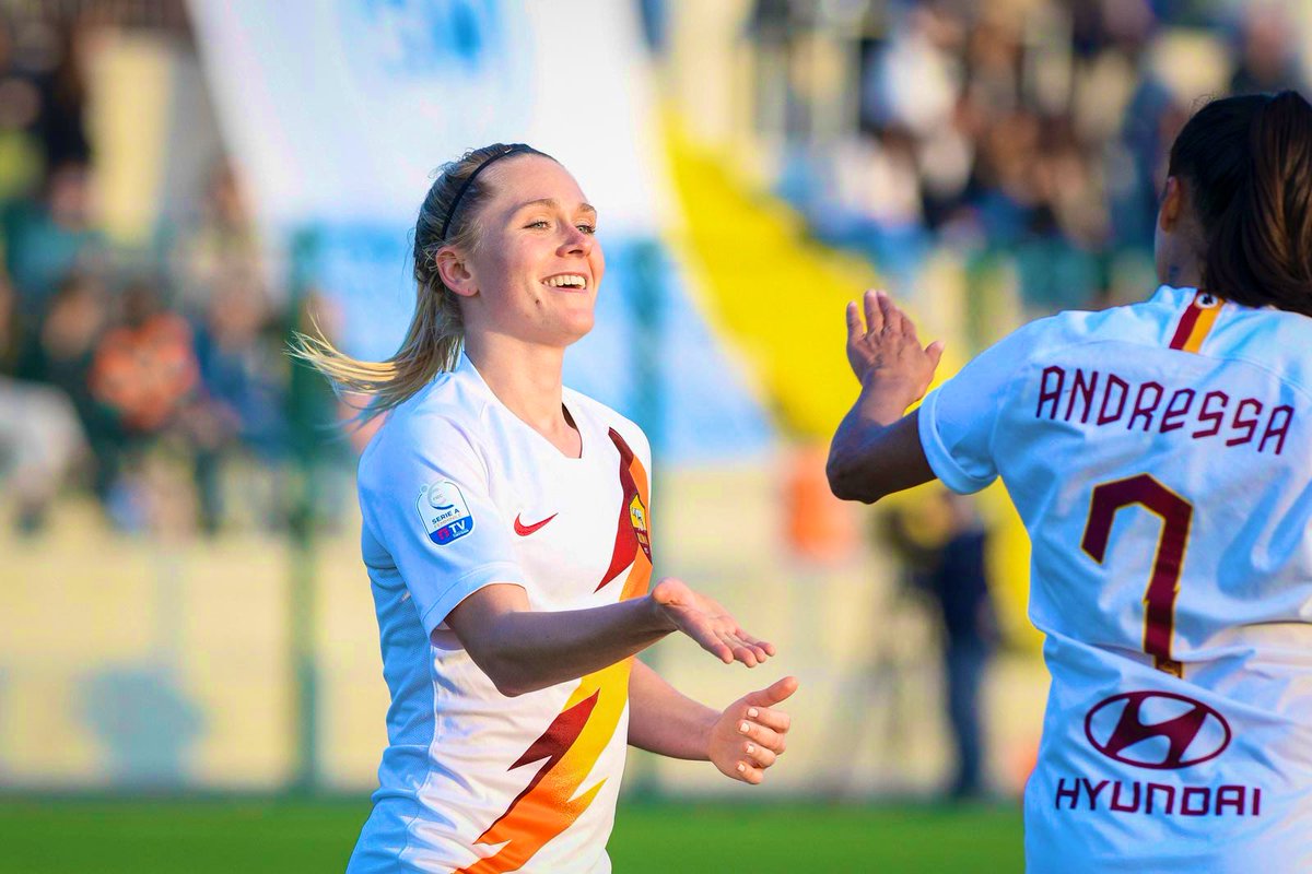 calciofemita's tweet photo. #CoppaItalia 🇮🇹 La gara di andata dei quarti di finale finisce con una vittoria delle #giallorosse per 6-1 sul San Marino 👏
⚽️ Al gol #Soffia, #Swaby, #Andressa, #Bartoli, #Bonfantini e #Thestrup
Il ritorno si disputerà il 26 febbraio al Tre Fontane
📸 : @ASRomaFemminile https://t.co/e77dPRPxlO