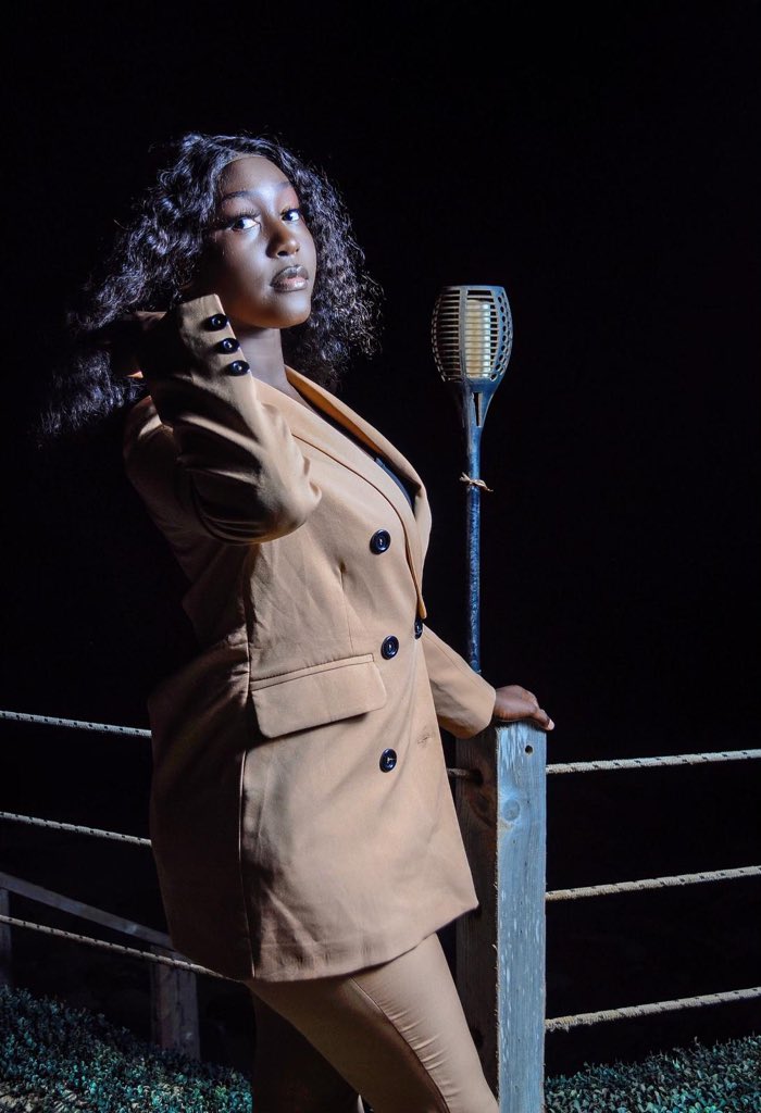 Coucou mes loulous 🥰 
🎁 Alors, la première personne à avoir 500 RT gagnera ce joli ensemble tailleur.
Pour participer :
RT + Follow la page puis quote ce tweet. 
Délai : Lundi 10 février 2020 à 23h 
 Good luck 🥰