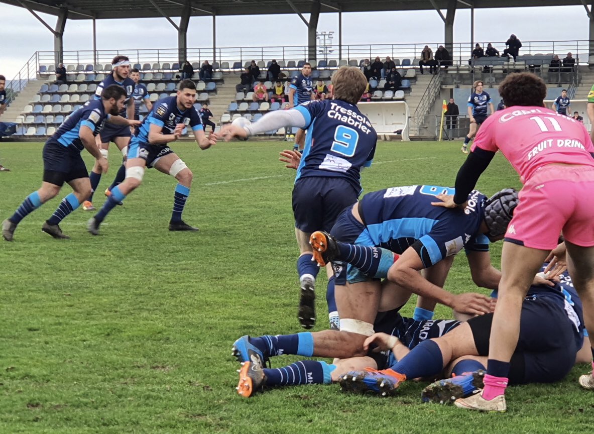 Victoire de nos Espoirs face au Stade Français Paris cet après-midi, sur le score de 30 à 12 ! 🔵⚪️
#Formation #TEAMMHR