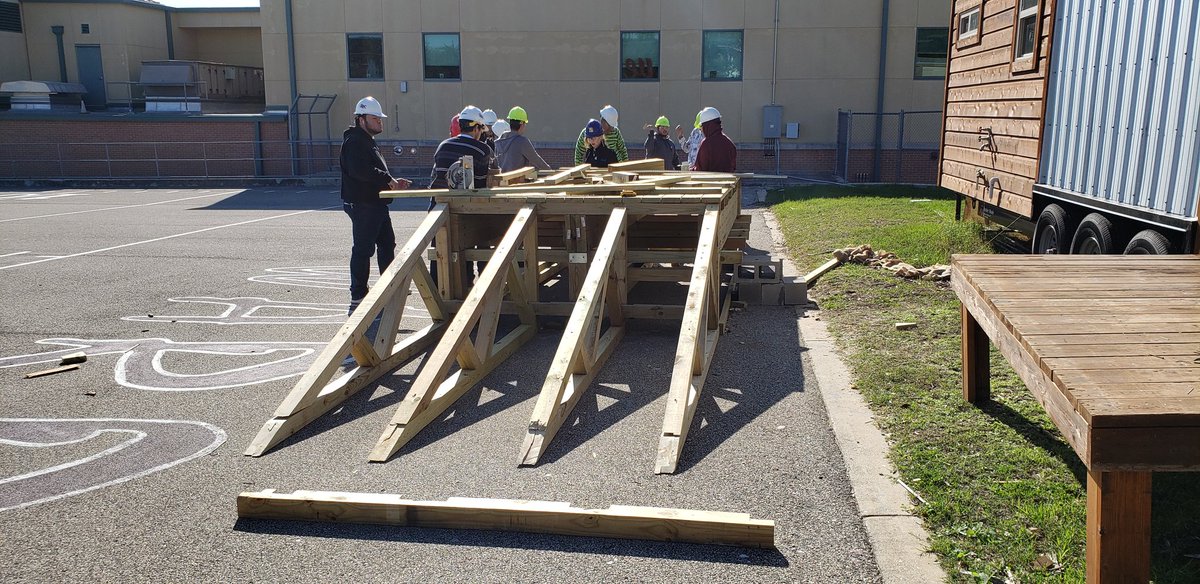 JamesLowder13's tweet photo. Seniors now have ramps attached to the bridge and finishing the arches. The also did a scale model. @NISDCCA @NISD https://t.co/AyIVsknIoC