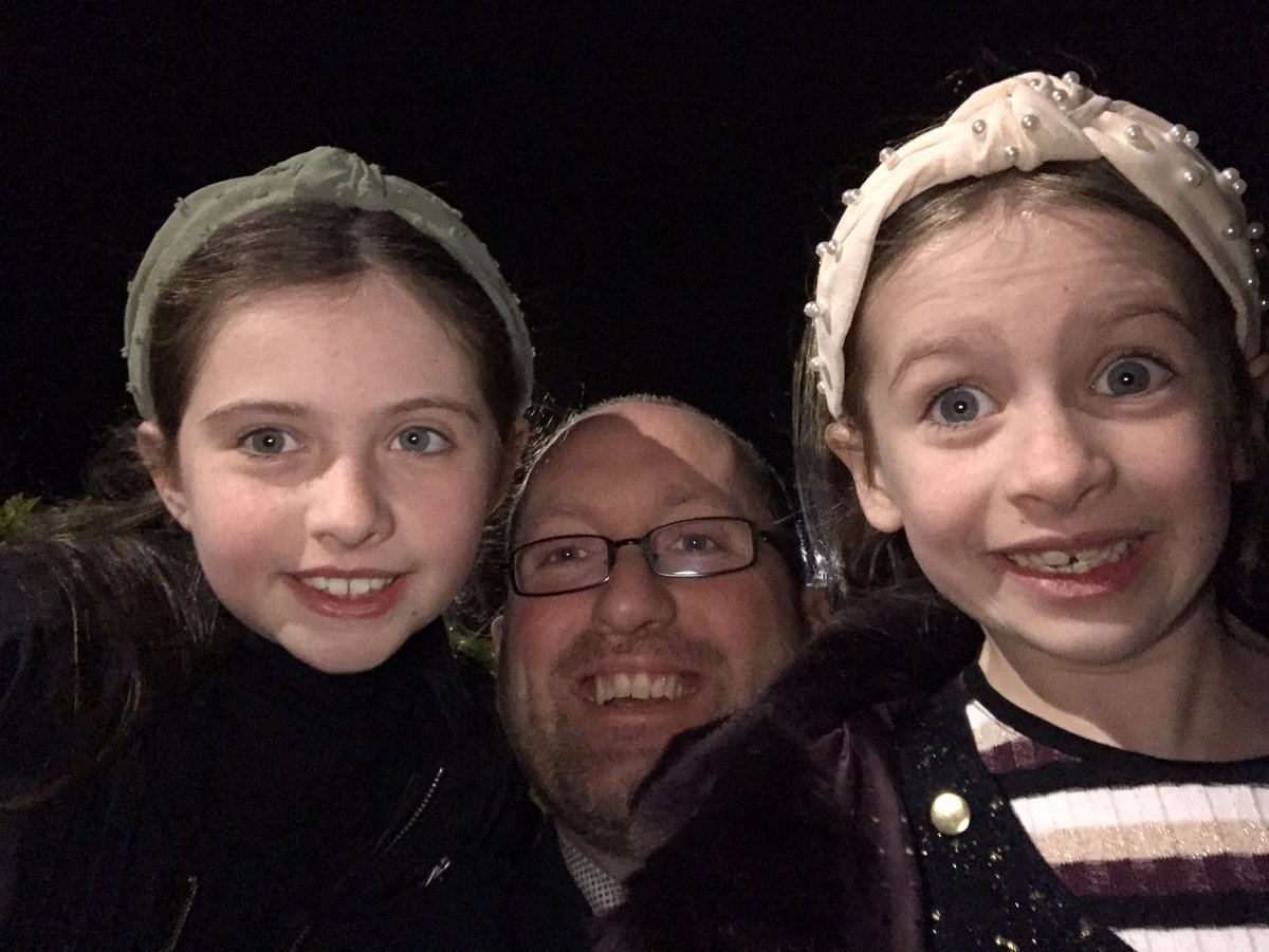 gasworksollie's tweet photo. Over &amp; out for me &amp; @NetZeroUK #ClimateAssemblyUK today. Just arrived at my mum’s 70th birthday party with my lovely wife and my two little #FutureConsumers 🥳 🎉 🎈 🍾 🥂 https://t.co/NsPurHW6h4