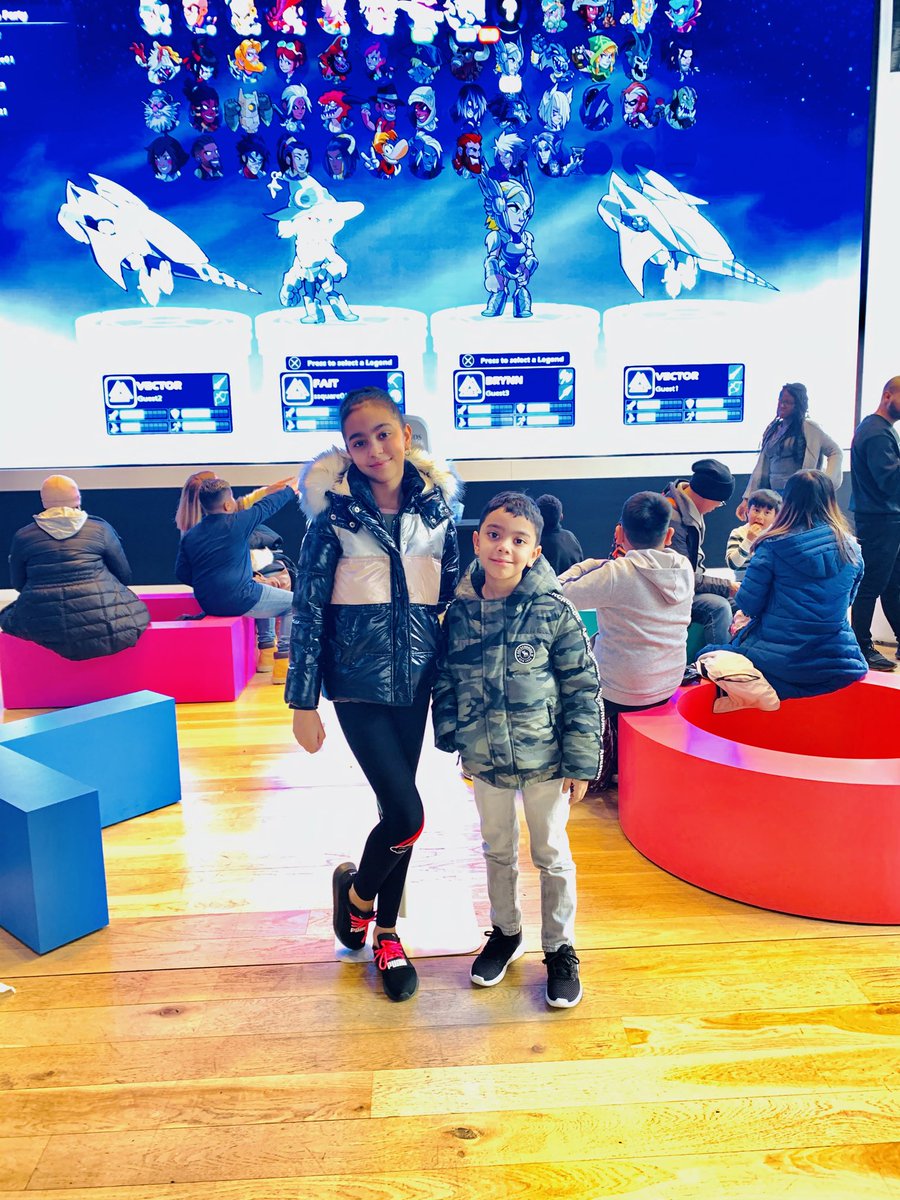azzure15's tweet photo. #sonysqurenyc https://t.co/2p7EflICFa