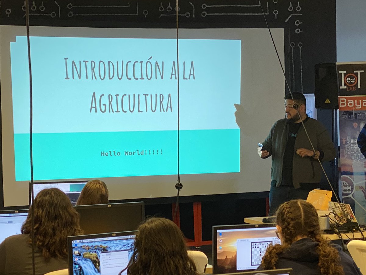 IoTeen ECO Boot Camp - En este momento una charla a los jovenes de IoT en la Agricultura para sus proximas clases las cuales aprenderan de Agricultura con IoT <a href="/DDECPR/">DDEC Puerto Rico</a> @Sec_Laboy_DDEC @rcpaganpr @amigosdebayamon <a href="/ramonluisrivera/">Ramon Luis Rivera</a> <a href="/MicrosoftLatam/">Microsoft Latinoamérica</a> @herbertlewy @MSDeviceIoT #iot