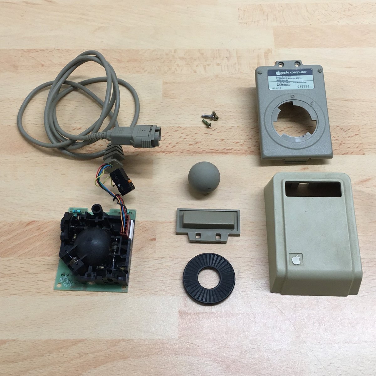 pfreney's tweet photo. Apple Lisa’s mouse cleaning.
#lisa #lisa2 #macintoshxl #applelisa
#applemouse #mouseapple #lisamouse
#apple #applecomputer #applevintage #applecollection #applecollector
#macintosh #mac #applemac #vintagemac
https://t.co/rgFtyWmeqe https://t.co/Dvov7Cv1xg