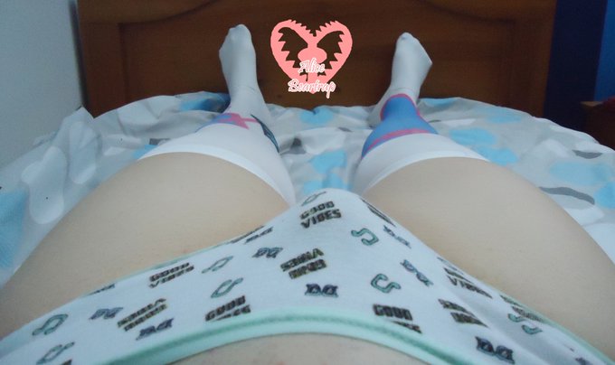 1 pic. Today you get some dick pics, iwth some good vibes uwu <3 <3 #sissyclit #sissy #femboy #bottom