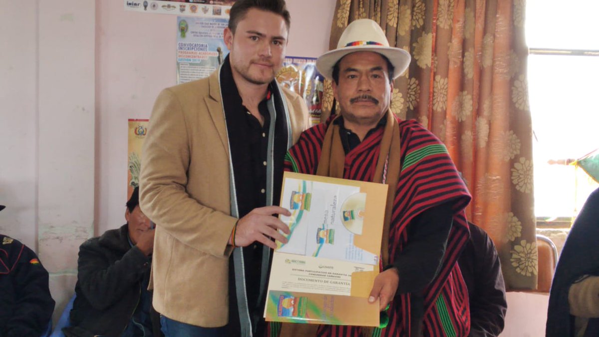 MDRyTOficial's tweet photo. ENTREGA DE CERTIFICADOS A PRODUCTORES DE UMALA
El MDRyT, Entrega documentos de garantía a productores ecológicos certificados en el municipio de Umala del departamento de #LaPaz #TrabajandoPorBolivia https://t.co/dVhXZp3kT5