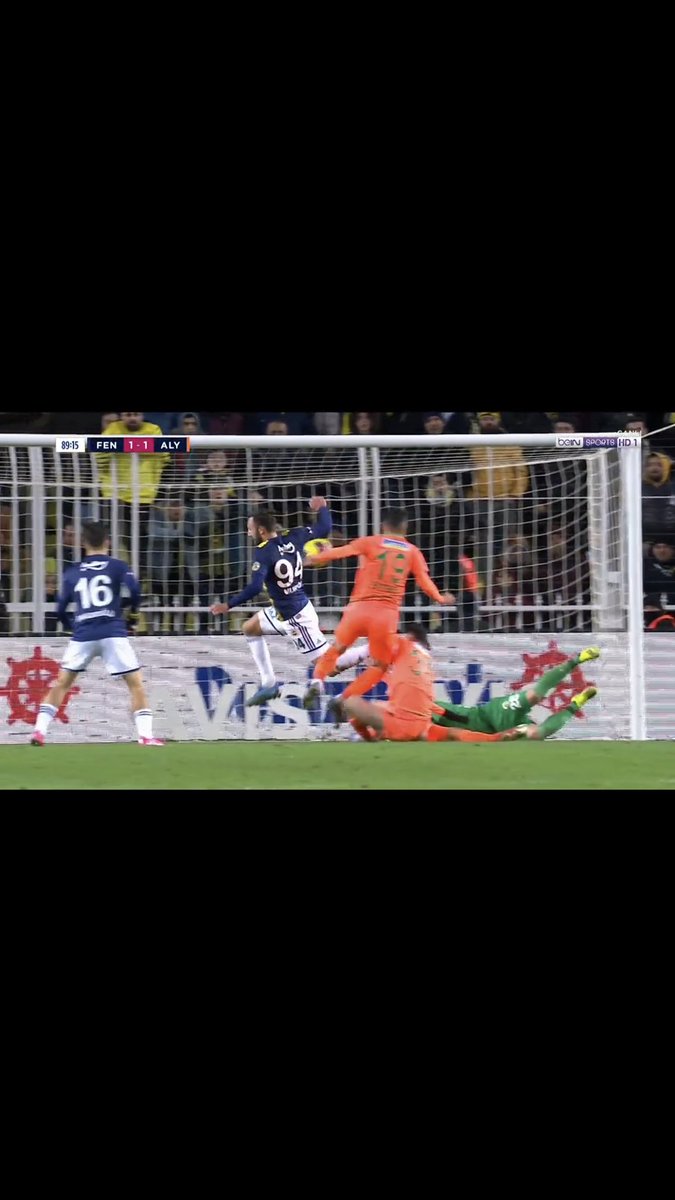 Burda penaltı yok değil mi haklısın adamın topu tokatlaması lazımdı  .
#Fenerbahce
#FBvALY