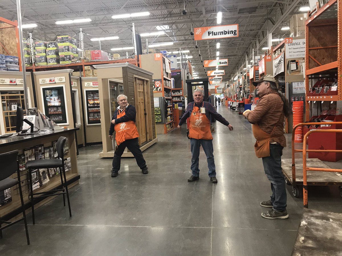 thd3105's tweet photo. Team Kalispell doing their mid morning stretch and flex. Awesome job keeping safety INFOCUS!! https://t.co/XgA2ddNtYE