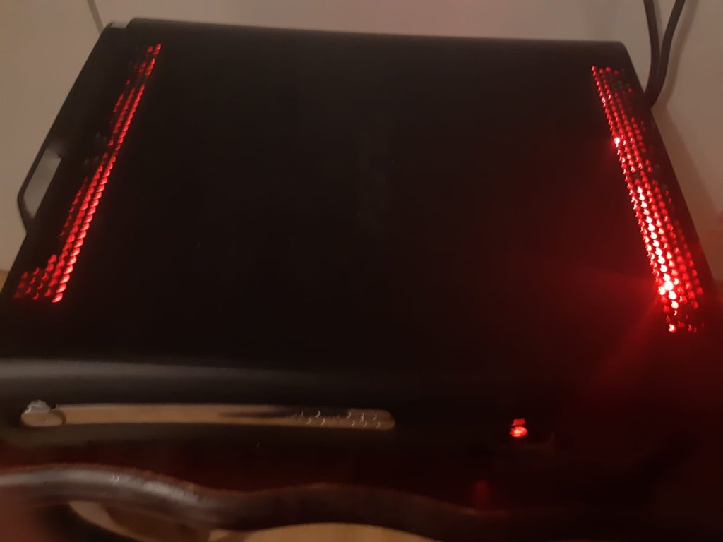 ClownModz's tweet photo. If anyone wants to buy an RGH 1.2 with red LED's, 120GB HDD, any games you want, all the software needed HMU! #Xbox360 #Xbox #Gaming #RGH #JTAG #ResetGlitchHack #RGHSeller #ClownModz #Modding #Modz #Mods https://t.co/SiDc2UTaSs