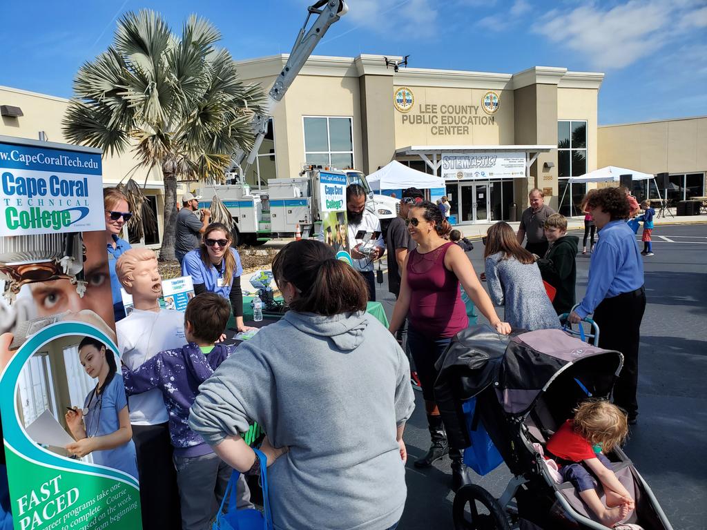 capecoraltech's tweet photo. Awesome STEMtastic Day of Discovery @LeeSchools! #STEM #ElectronicTechnology #HealthScience https://t.co/5xjmUUU2AQ