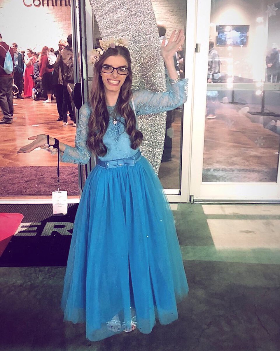 Sinnysized's tweet photo. Last night was so fun!#NightToShine https://t.co/EqtPqUZzhT