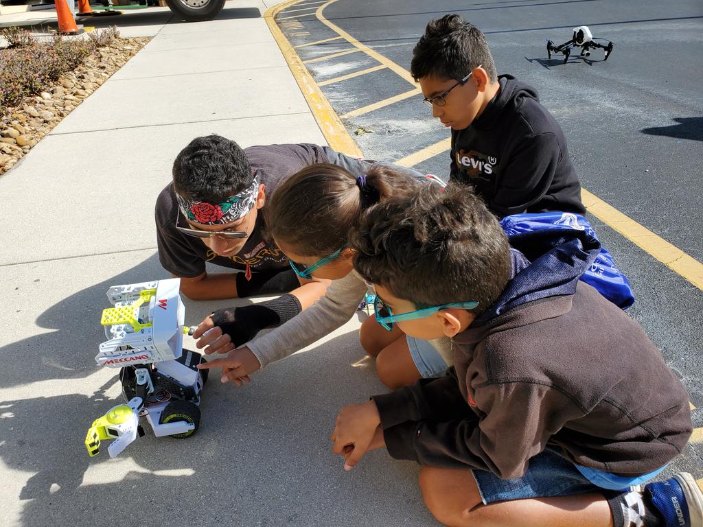 capecoraltech's tweet photo. Awesome STEMtastic Day of Discovery @LeeSchools! #STEM #ElectronicTechnology #HealthScience https://t.co/5xjmUUU2AQ