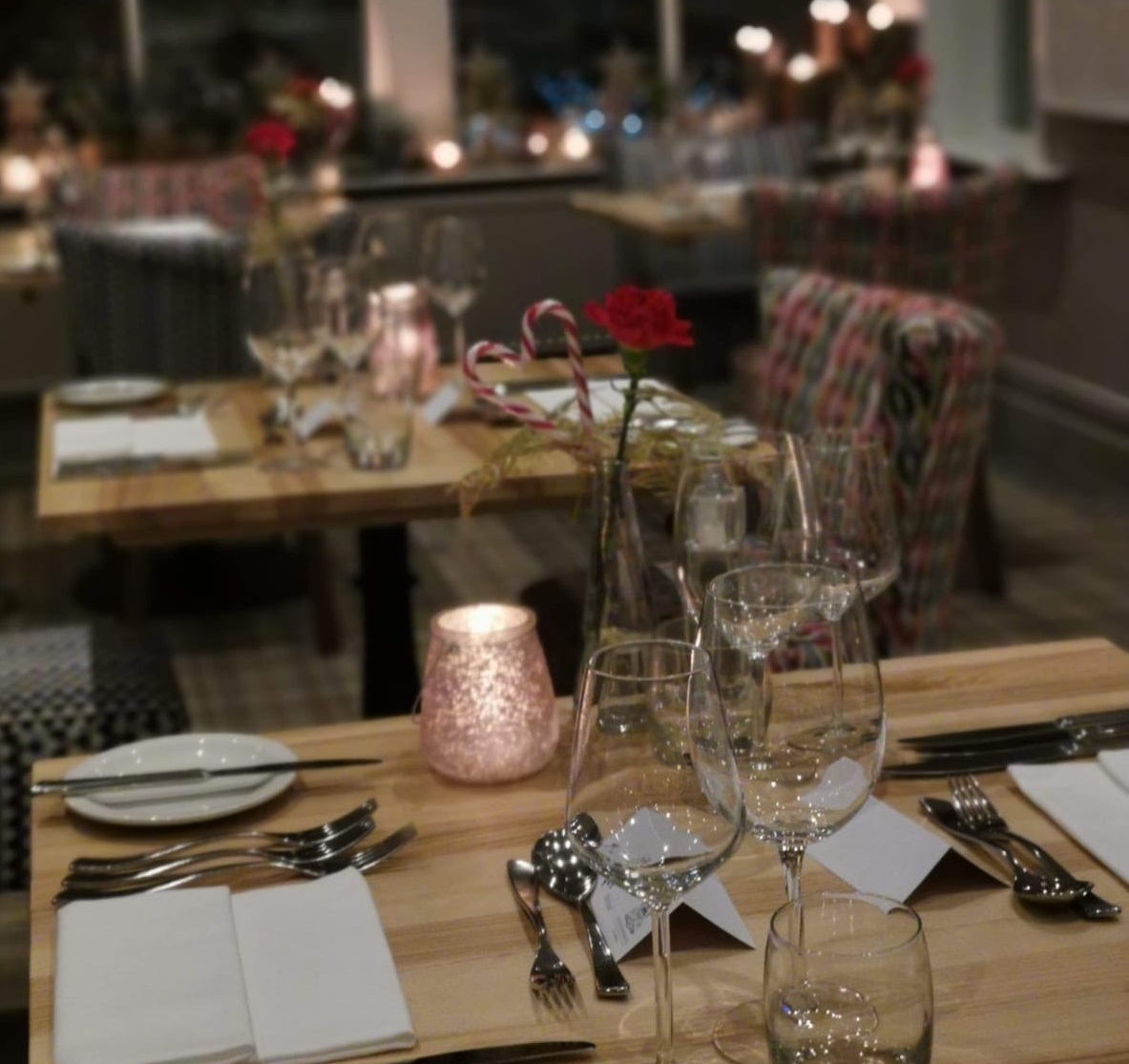 Join with your loved one for a romantic Valentine's dinner in the Dales with our specially crafted menu. 

View the menu here: loom.ly/dwzG0JQ
#devonshirehotels  #valentines #valentinesday #valentinesdinner  #romanticdinner #bemyvalentine #loveoffood #Valentinesinthedales